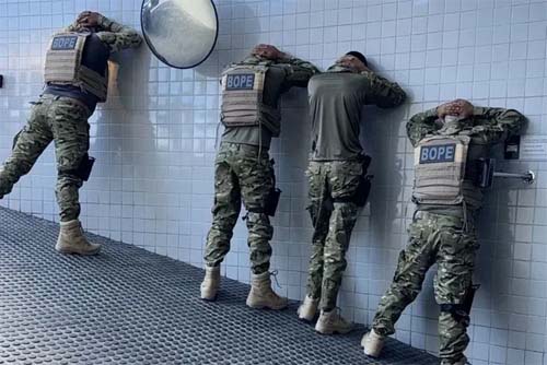 Assaltante fardado do BOPE é acusado de morte de homem em disputa por tráfico de drogas no Prado