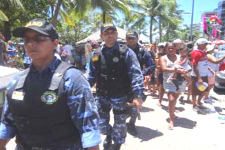 Assaltante é agredido por populares durante as prévias carnavalescas