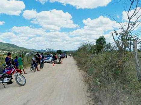 Mototaxista morre e colega fica ferido em assalto