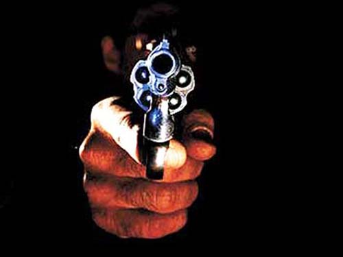 Bando encapuzado e armado com facas, facões e revólveres assalta ônibus na BR 101