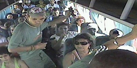 Ônibus interestadual é assaltado