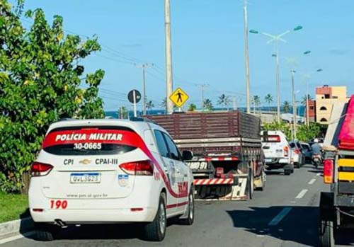 Criminosos armados invadem loja e roubam dinheiro de cofre no Barro Duro