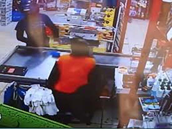 Assaltante rende funcionários de supermercado e rouba R$ 23 mil do caixa