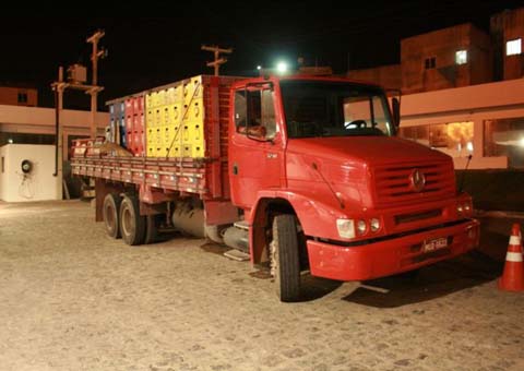Grupo armado assalta caminhão de bebidas na AL-220 próximo a Barra de São Miguel
