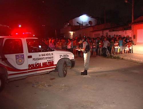 Jovem e namorada grávida são executados a tiros dentro de carro