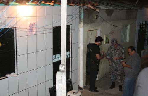 Funcionário de mercadinho é assassinado a tiros no sofá de casa