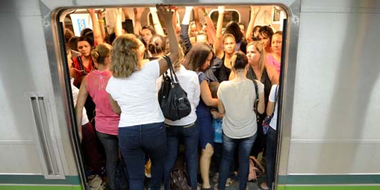 Sancionada lei que tipifica crime de importunação sexual e pune divulgação de cenas de estupro