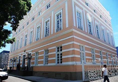 Legislando em causa própia