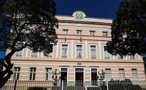 Justiça determina suspensão da eleição para governador tampão na ALE