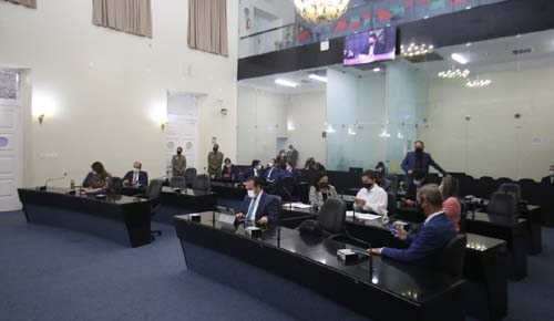 Deputados reagem à inclusão de presos no grupo de vacinação em AL: ‘A prioridade deveria ser o trabalhador’