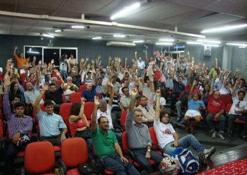 PC debate indicativo de greve na sexta