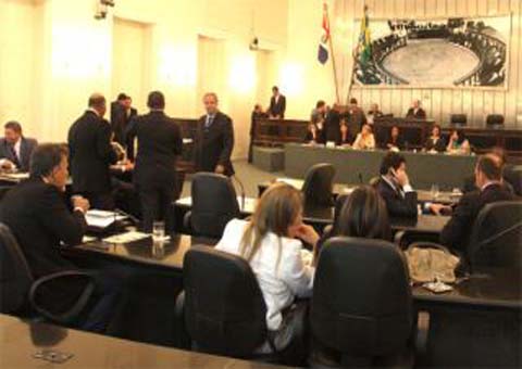 Folha da Assembléia tem 1331 nomes