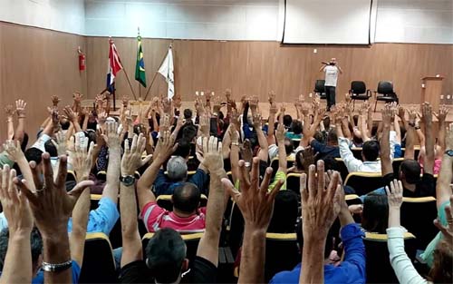 Servidores do Detran se reúnem em assembleia e não descartam greve
