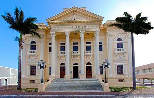 A dois dias do fim do decreto, Associação Comercial quer retorno imediato das atividades econômicas