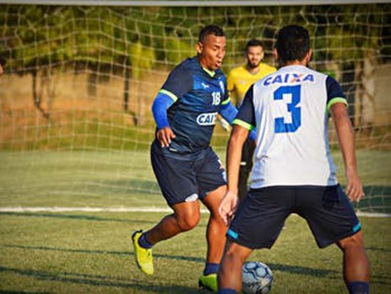 Com retorno de Walter, CSA enfrenta Ponte Preta para encurtar distância da liderança
