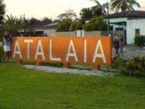 Jovem é morto a tiros quando estava á porta de casa