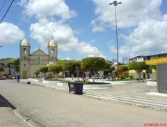 PM prende três e apreende veículo roubado em Atalaia