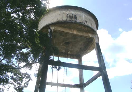 Mulher tenta se jogar de caixa d’água em Atalaia