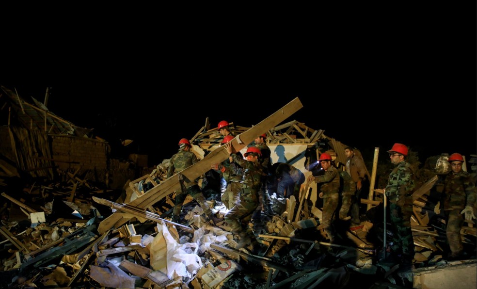 Bombardeio em área residencial deixa 13 mortos na 2ª maior cidade do Azerbaijão
