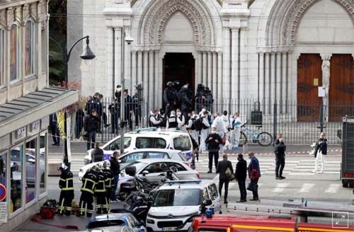 Três morrem e mulher é decapitada em ataque a igreja na França