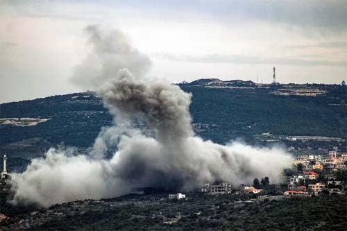 Ataques aéreos israelitas em Gaza e no Líbano matam dezenas de pessoas