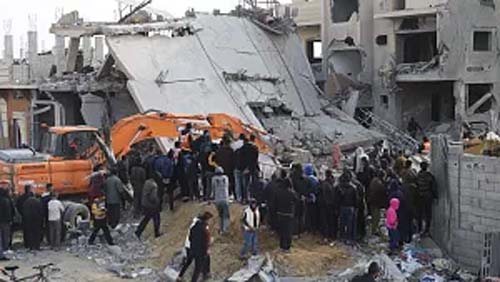 Ataques israelitas matam 13 pessoas em Rafah. Palestinianos começam a fugir da zona