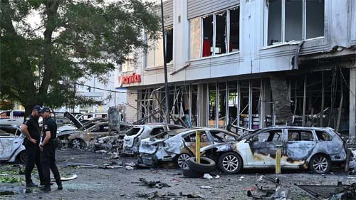 Um morto e dezenas de feridos após ataques russos em Kramatorsk, Odessa e Sumy