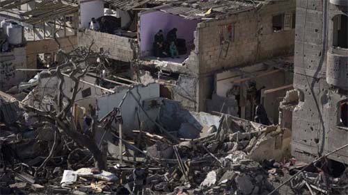 Novos ataques de Israel em Gaza matam pelo menos 48 pessoas