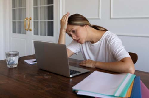 Exames de estudantes aumentam cansaço visual e aumentam demanda por atendimento médico
