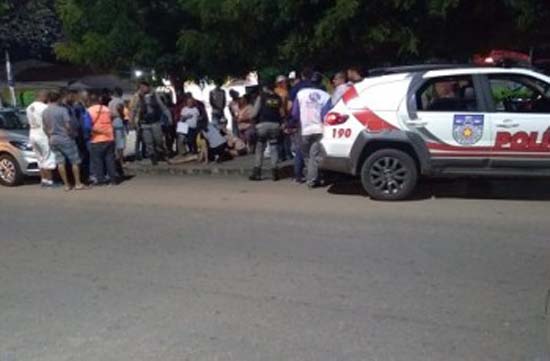 Homem sofre tentativa de homicídio após ser atraído até veículo, em Arapiraca