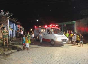 Mãe e filhos são baleados em atentado