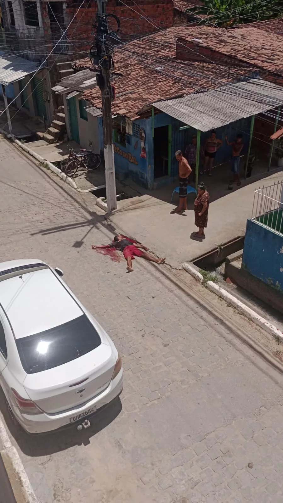 Homem tem rosto desfigurado após ser atingido por tiros de espingarda calibre 12 em Maceió