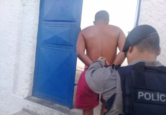 Homem é preso após praticar atos obscenos na frente de adolescente de 16 anos