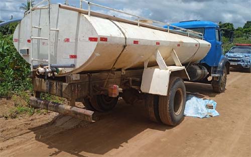 Homem morre após ser atropelado por carro-pipa no interior de Alagoas