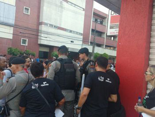 Jornalista é atingida por motociclista durante ato em Maceió