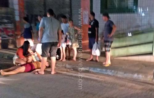 Jovem é atropelada ao tentar atravessar rua no Centro de São Miguel dos Campos