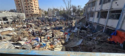 Pelo menos 30 mortos em ataques consecutivos que destruíram escola em Gaza