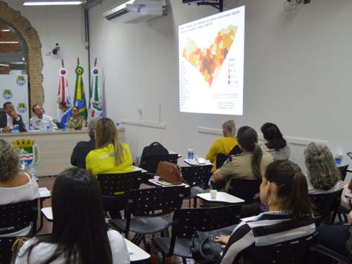 Prevenção ao suicídio passa por diálogo franco e constante, diz participantes