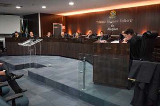 João Caldas e Paulão têm registros de candidaturas deferidos pelo TRE/AL