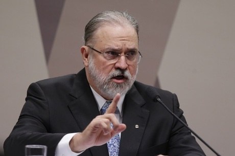 Augusto Aras diz que não houve falta de ação do governo para compra de vacinas