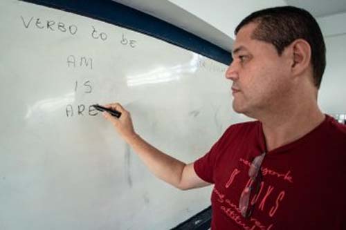 Inscrições para cursos gratuitos de idiomas da Seduc se encerram no domingo