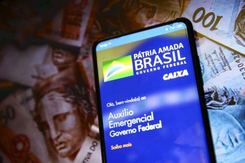 Governo edita medida provisória com auxílio emergencial de R$ 300 até dezembro  