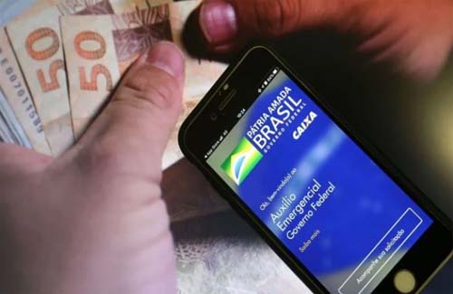 Governo vai prorrogar auxílio emergencial por 3 meses, confirma Guedes