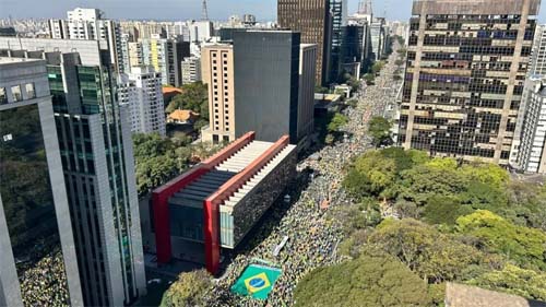 Atos em várias cidades criticam Lula e Moraes; Bolsonaro participa por chamadas de vídeo