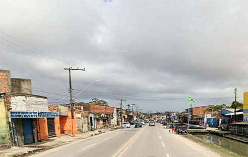 Dupla é alvejada a tiros por ocupantes de veículo em Maceió