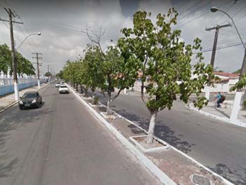 Colisão entre ônibus e motocicleta deixa homem ferido na parte baixa de Maceió