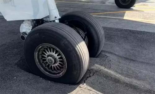 Avião atola na pista do aeroporto de Fernando de Noronha após asfalto ceder