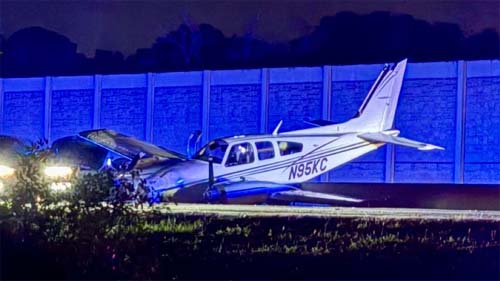 Colisão aérea e terrestre surpreendente na Flórida durante emergência de pouso