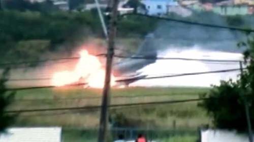 Caça da Marinha pega fogo ao decolar de base naval no Rio