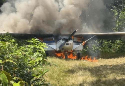 Avião suspeito vindo da Venezuela é interceptado por forças brasileiras e piloto foge após pouso forçado